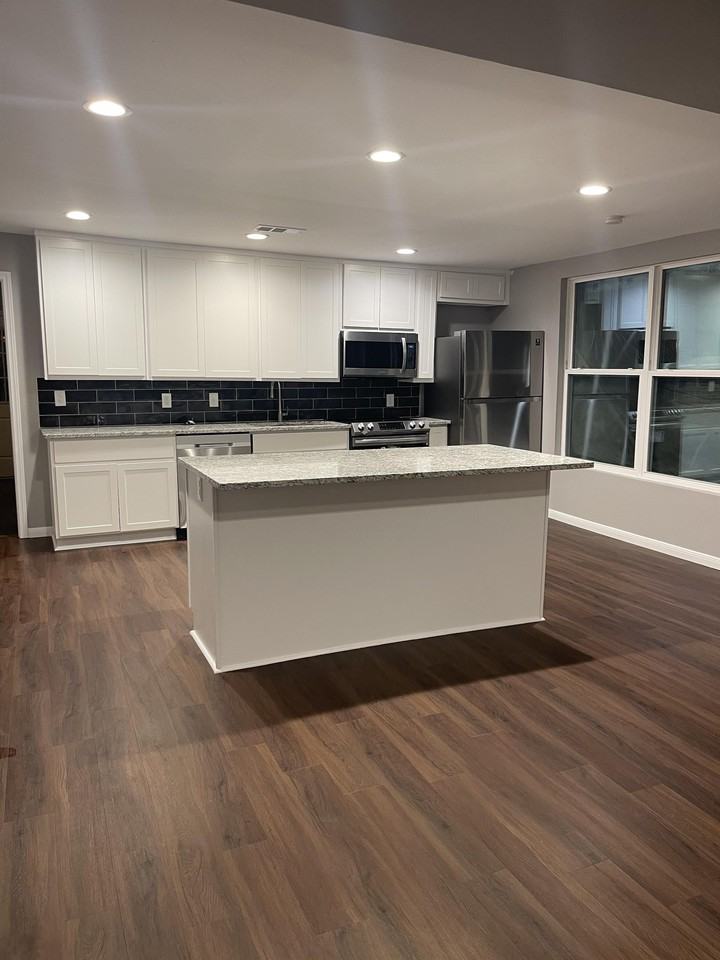 400 Graham Ave #1 - Photo 3 of 8