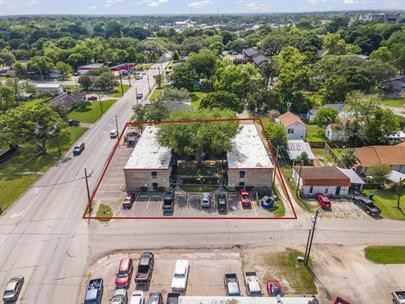 105 North Rock Island Street - Photo 2 of 20