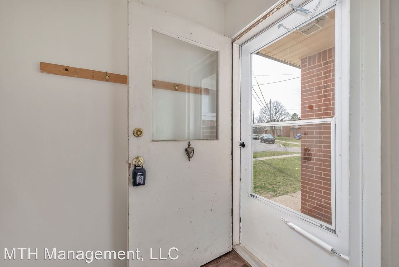 1 -16 Locust Road 17 - 64 Barberry Drive - Photo 2 of 45