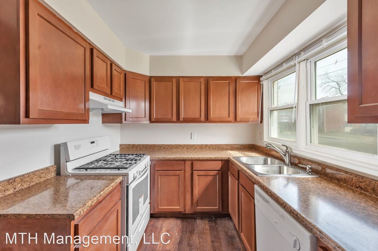 1 -16 Locust Road 17 - 64 Barberry Drive - Photo 3 of 45