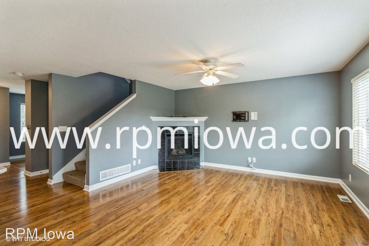 308 Nw 10th Cir - Photo 2 of 17