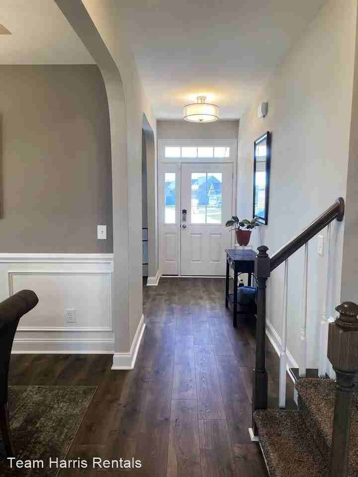 384 Bedford Dr - Photo 2 of 36