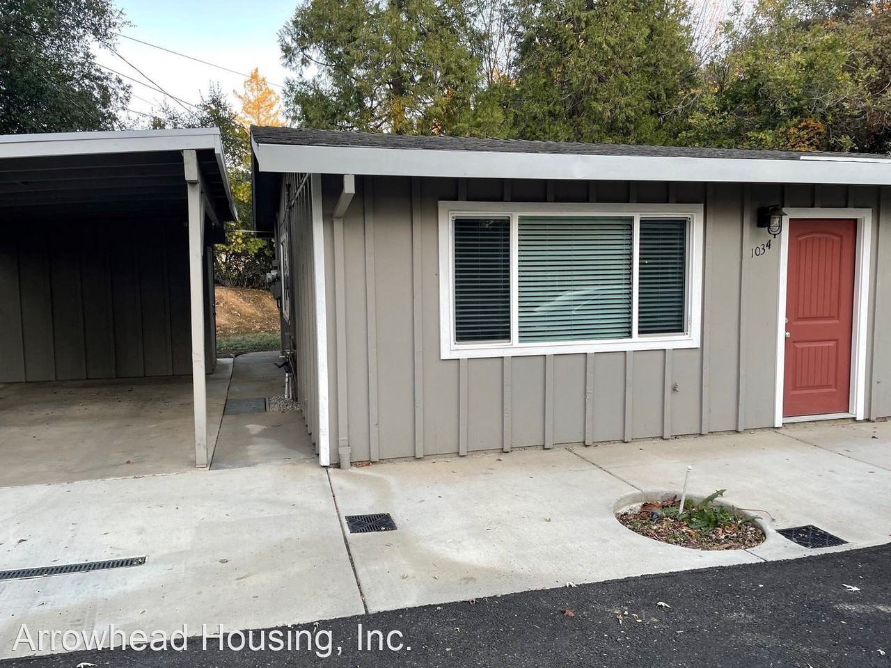 1034 Bridgeview Dr - Photo 2 of 19