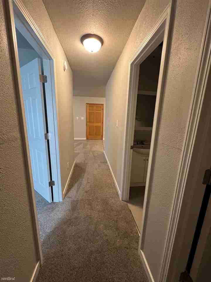 735 Center Ave W - Photo 3 of 7