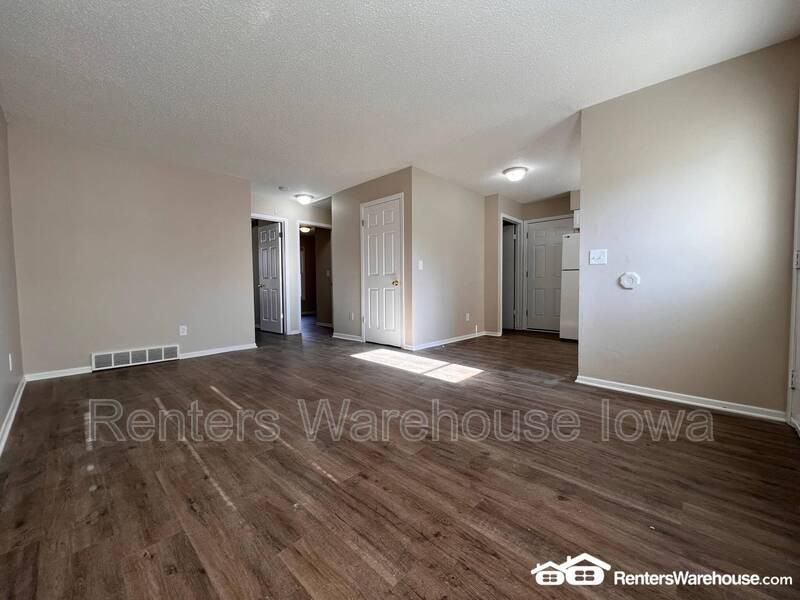 824 Hartford Ave - Photo 3 of 15