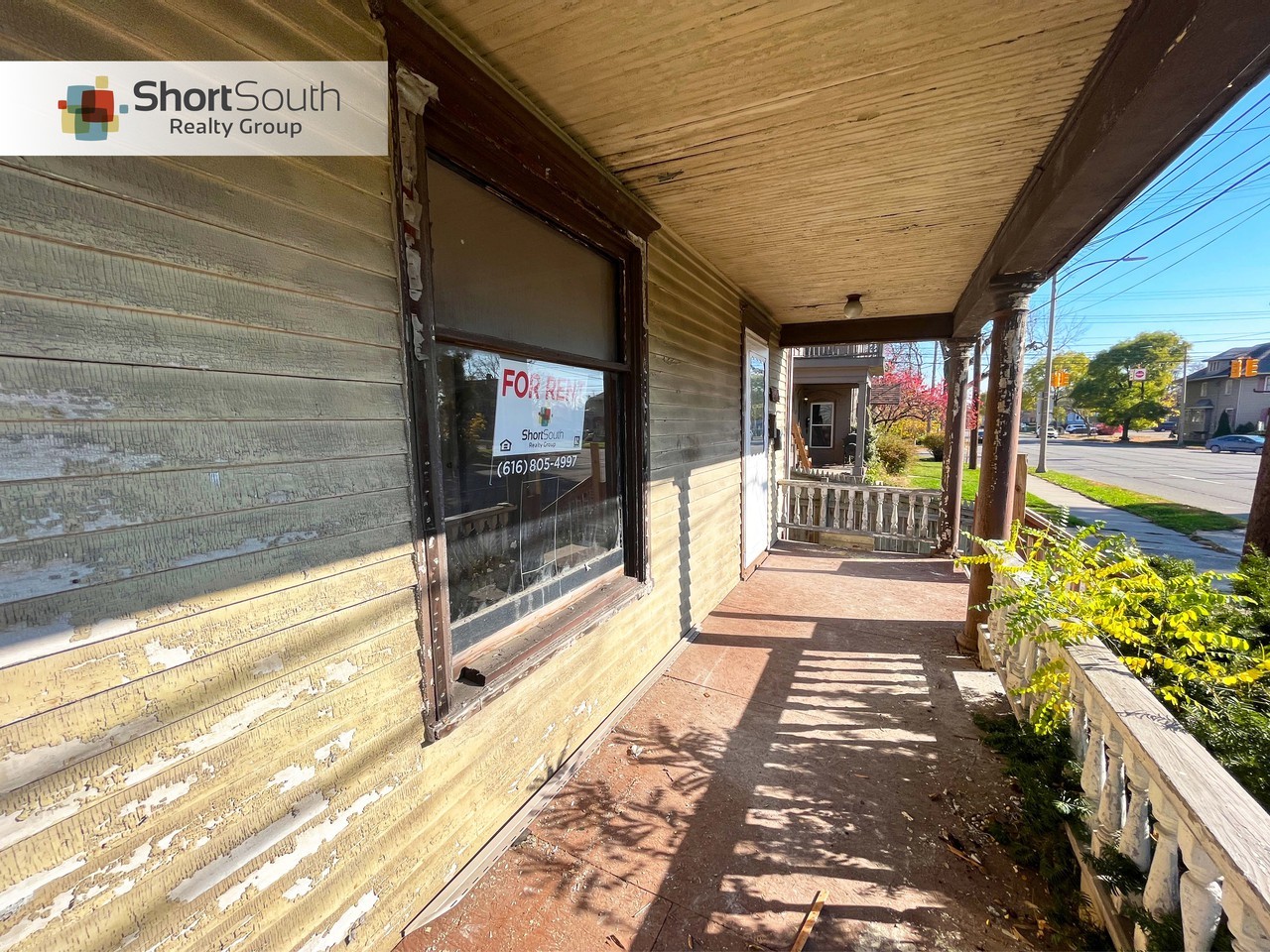 208 W Oakland Ave - Photo 2 of 5