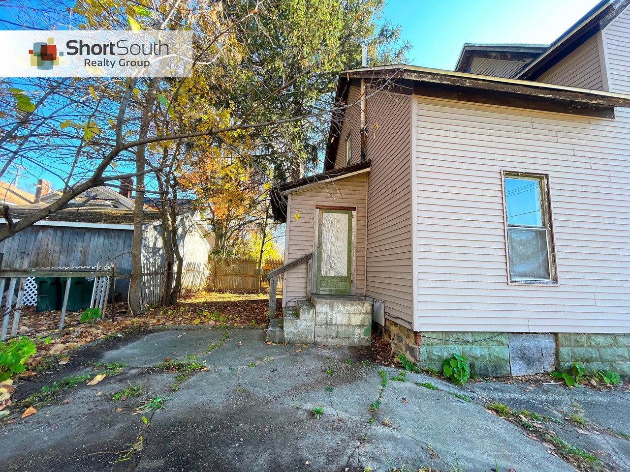 208 W Oakland Ave - Photo 3 of 5