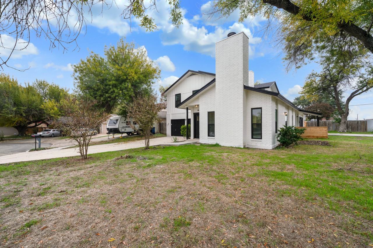 205 Downshire Dr - Photo 3 of 34