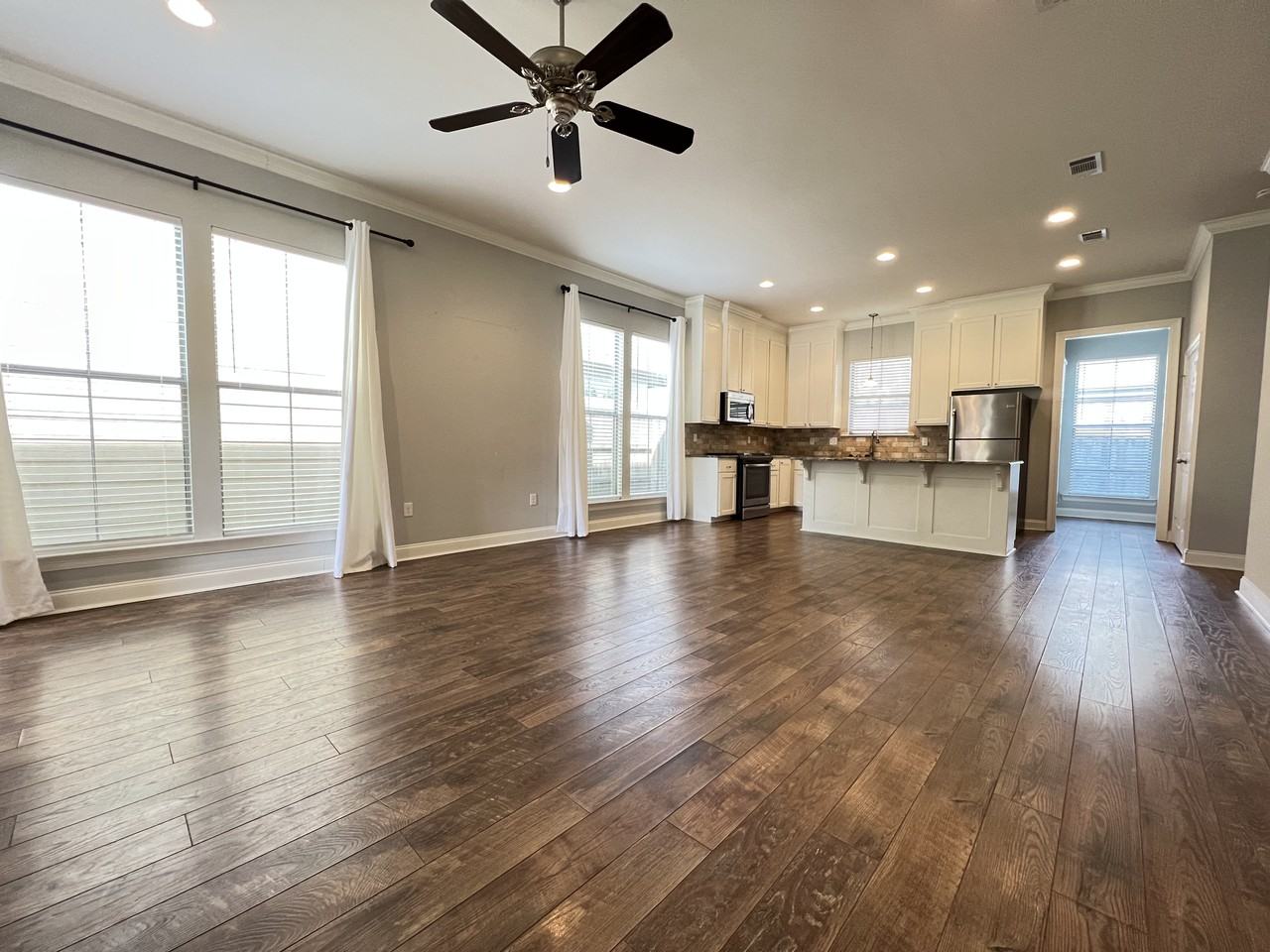 8027 Seville Ct - Photo 2 of 15