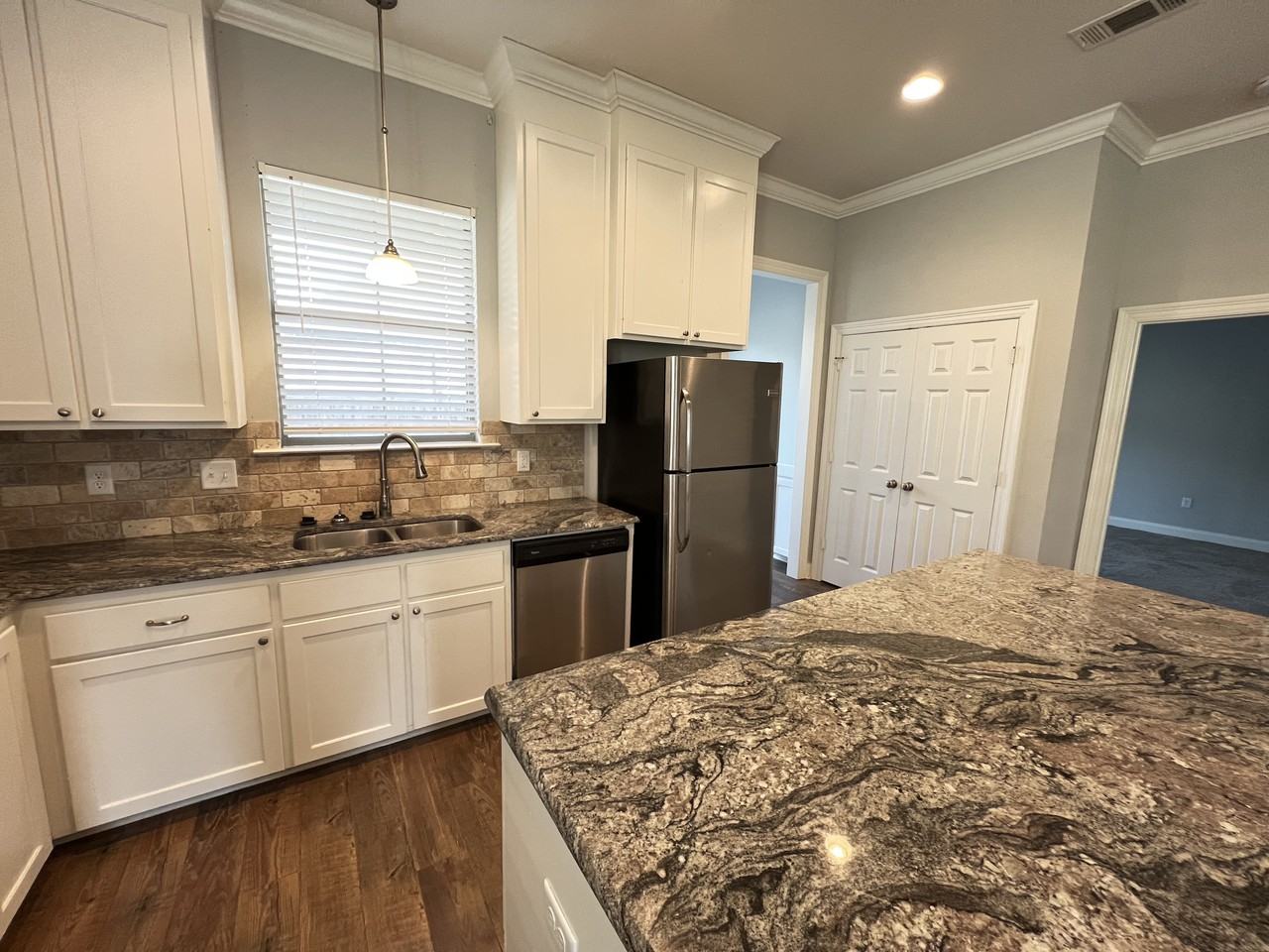 8027 Seville Ct - Photo 4 of 15