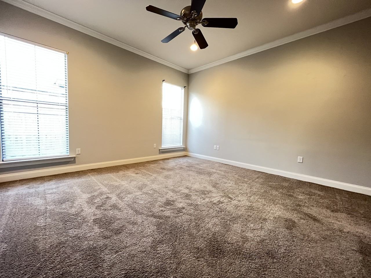 8027 Seville Ct - Photo 6 of 15