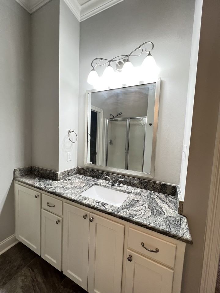 8027 Seville Ct - Photo 7 of 15