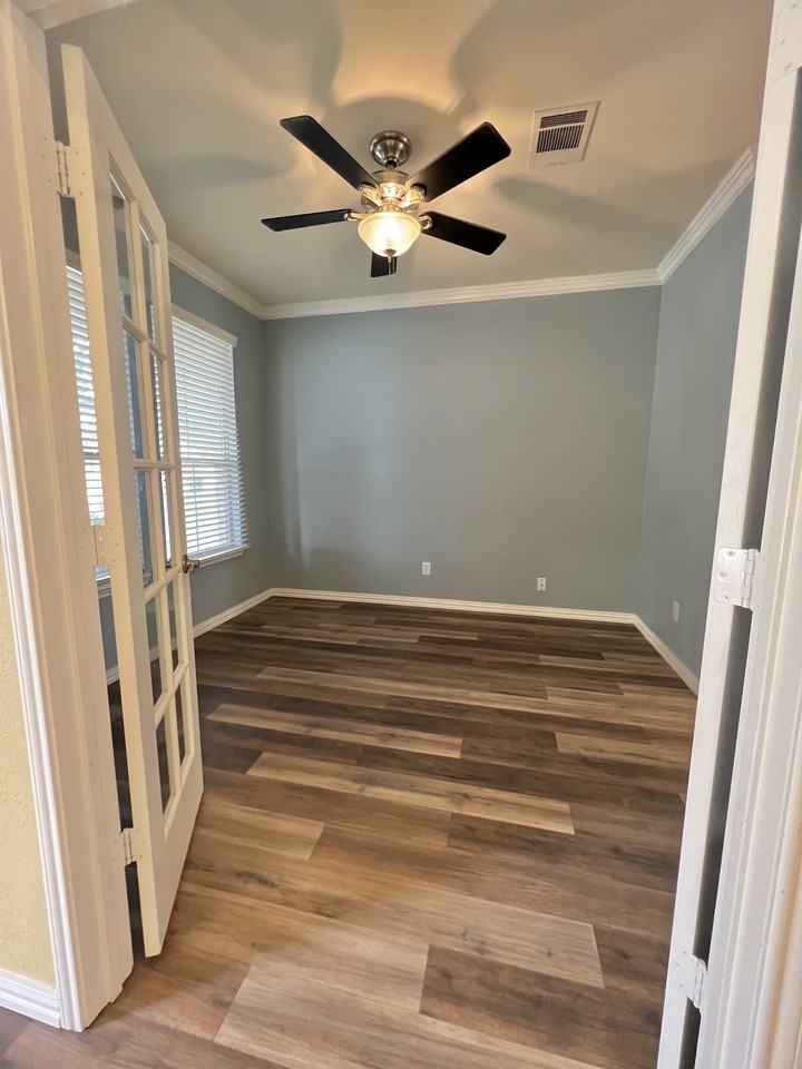 2204 Griffin Dr - Photo 2 of 22