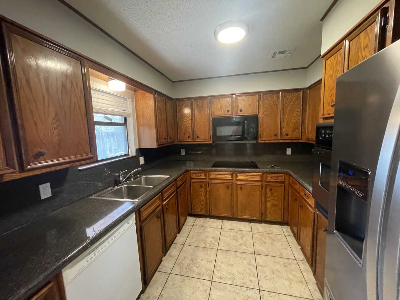 3016 Alexander Ave - Photo 3 of 23