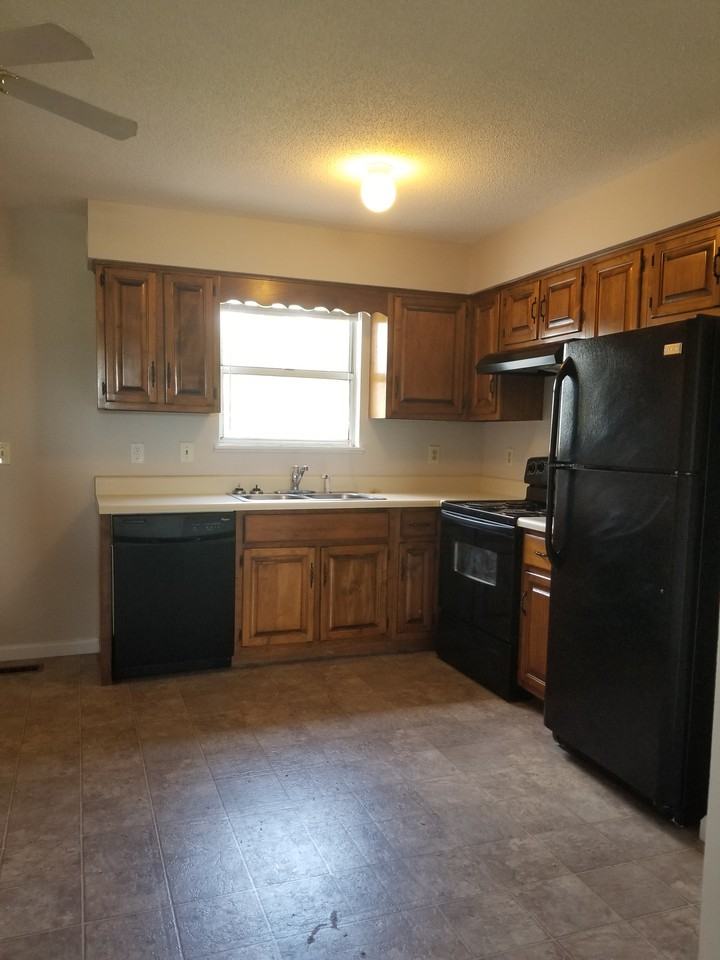 545 Double Springs Rd - Photo 2 of 9