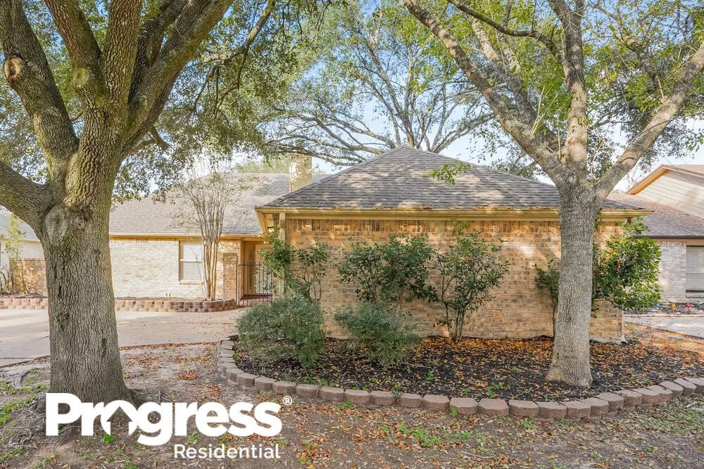 17510 Mapletrail Dr - Photo 3 of 21