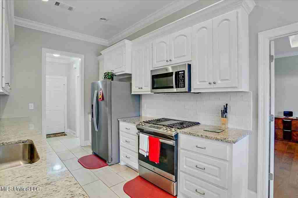 222 Buttonwood Ln - Photo 6 of 19