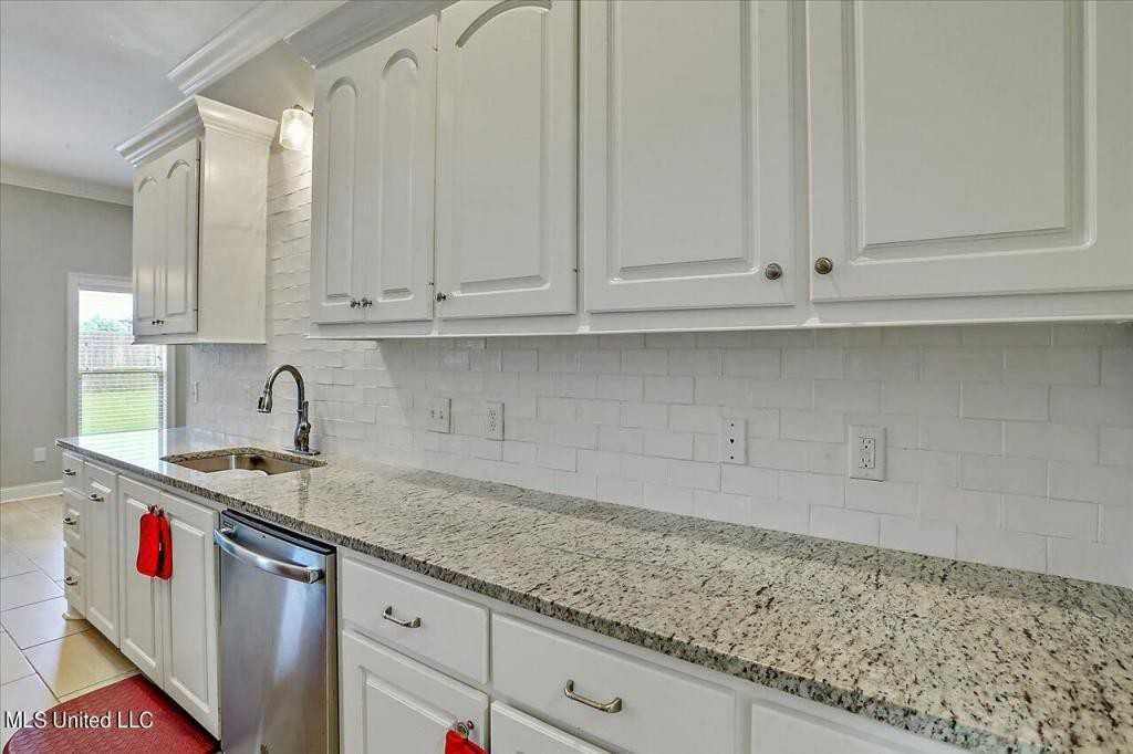 222 Buttonwood Ln - Photo 7 of 19