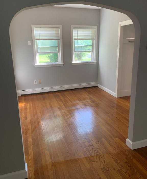 303 Hartford Ave - Photo 4 of 7