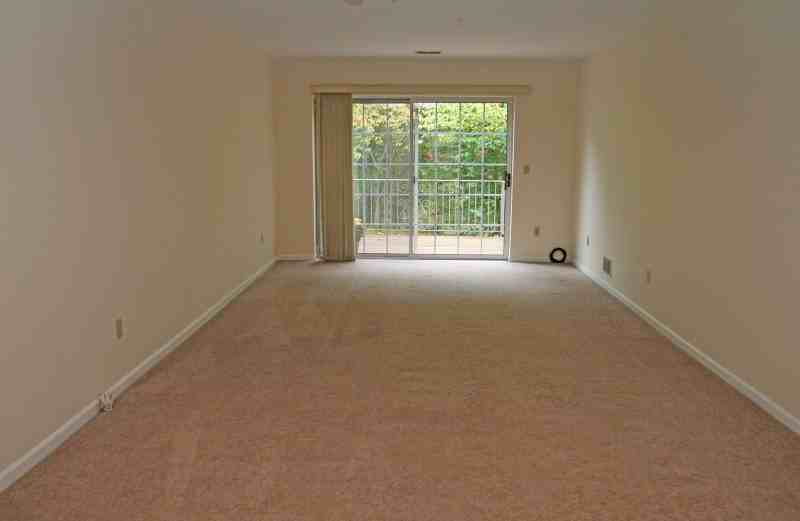 201 Riveredge Dr - Photo 3 of 17