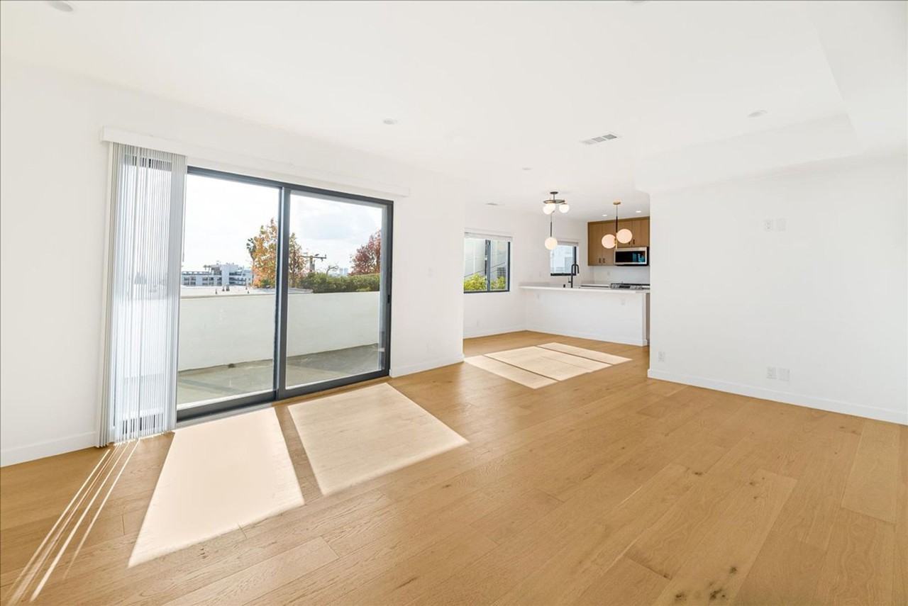 1210 Larrabee Street #05