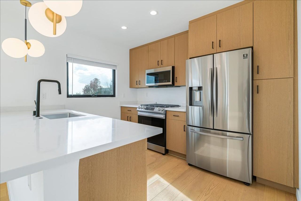 1210 Larrabee Street #05 - Photo 4 of 17