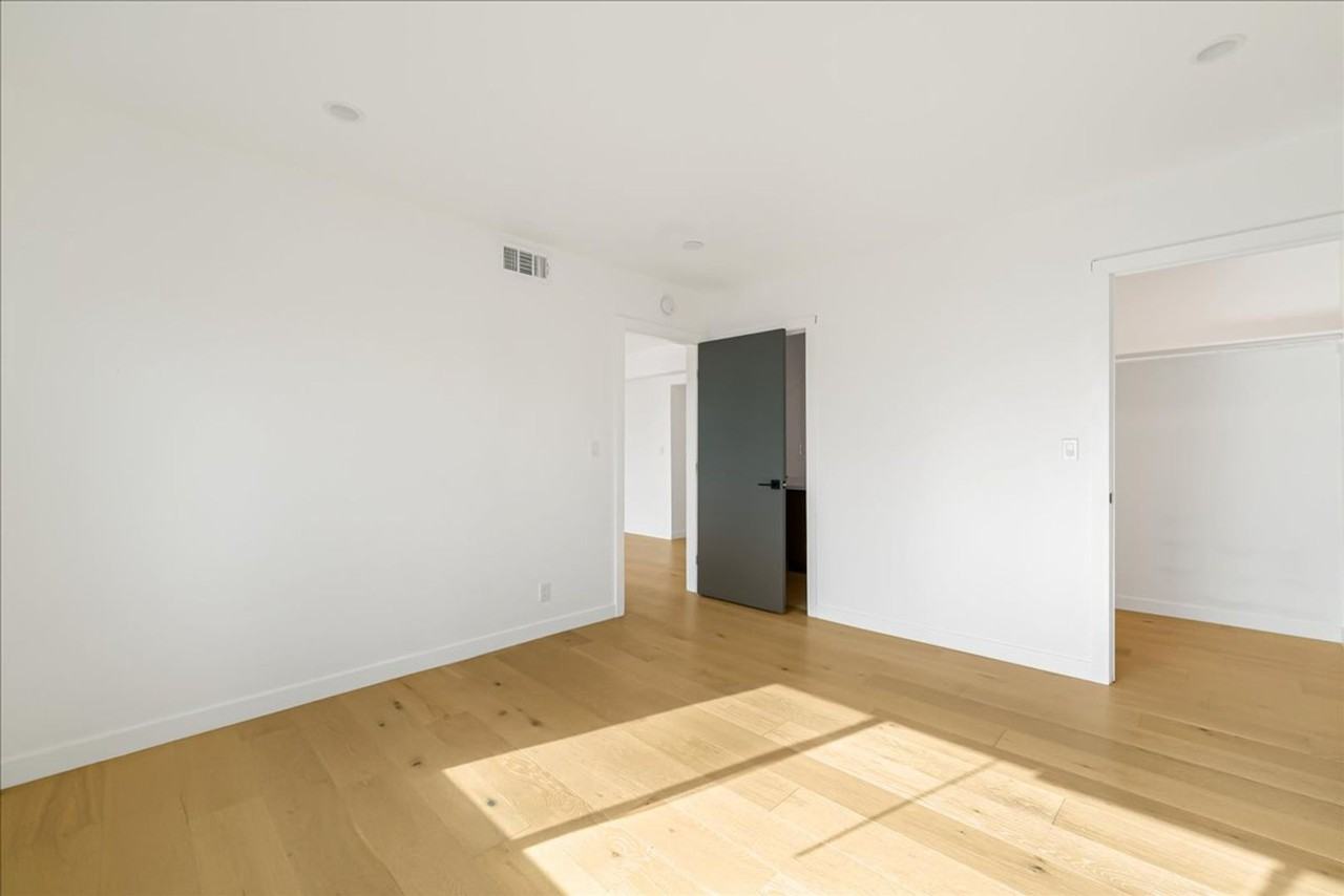 1210 Larrabee Street #05 - Photo 7 of 17