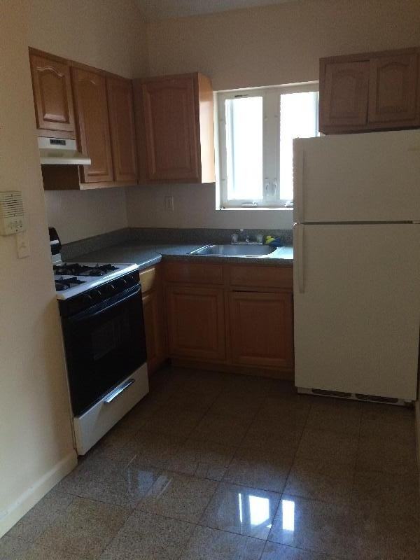 86-66 Midland Pkwy 3 - Photo 2 of 5