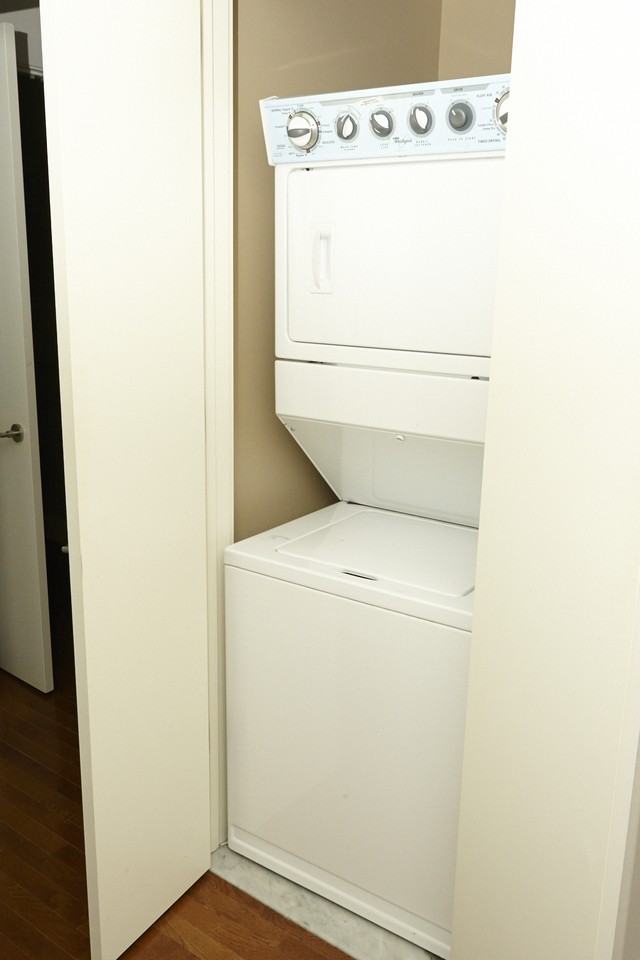 180 Scholes St #2EE - Photo 3 of 5