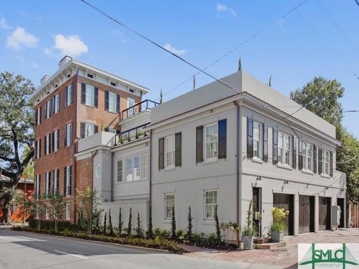 24 W Gordon Ln - Photo 2 of 19