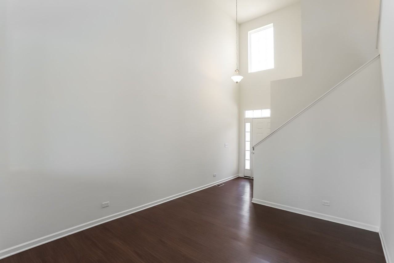 516 Fort Clatsop Ct - Photo 2 of 21