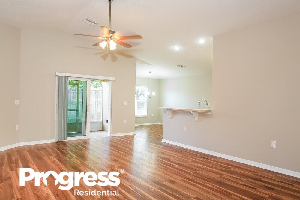 5235 Greenwood St - Photo 3 of 16