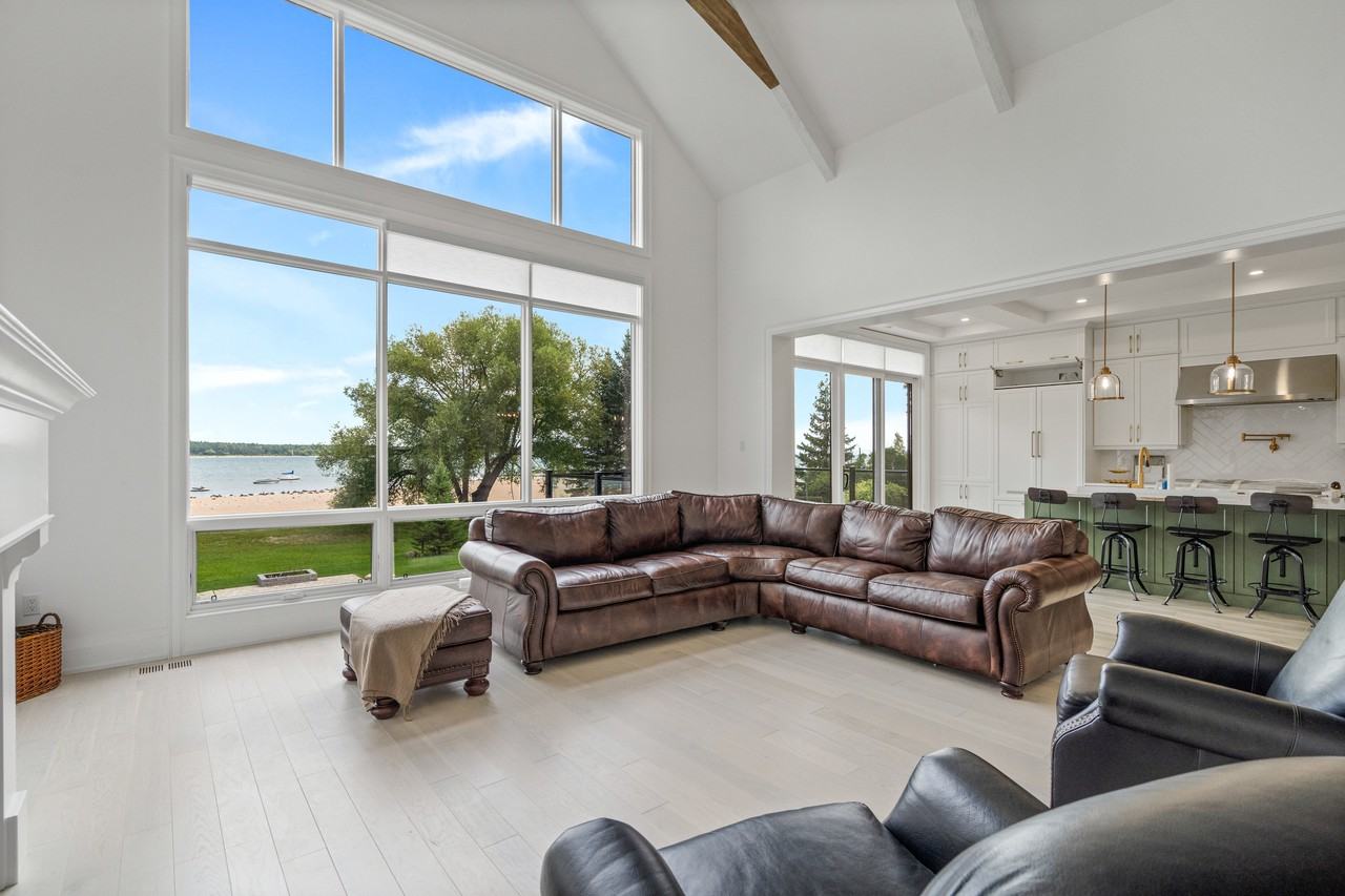 326 Tiny Beaches Rd S - Photo 2 of 21