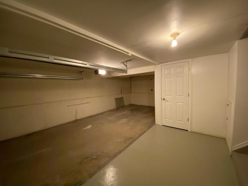 635 Southbriar Rd - Photo 3 of 10