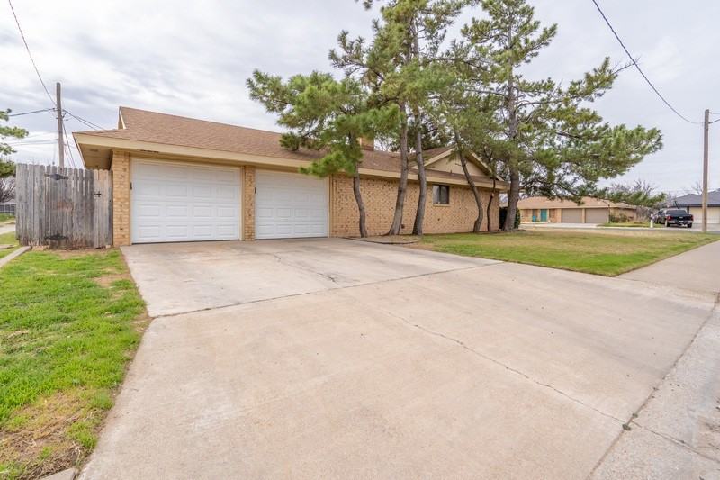 4721 W Dengar Ave - Photo 3 of 16