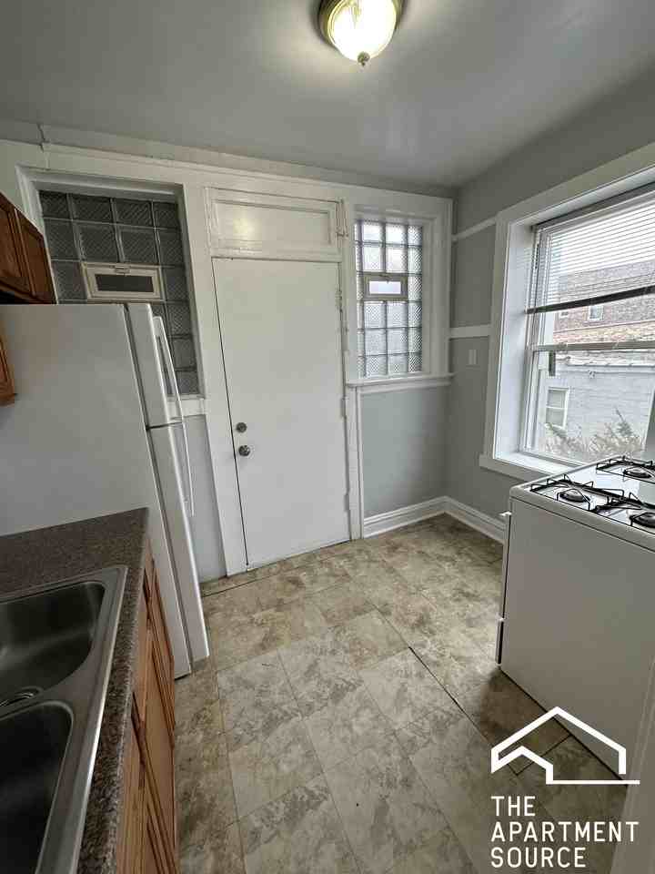 5910 W 26th St #1E - Photo 6 of 12