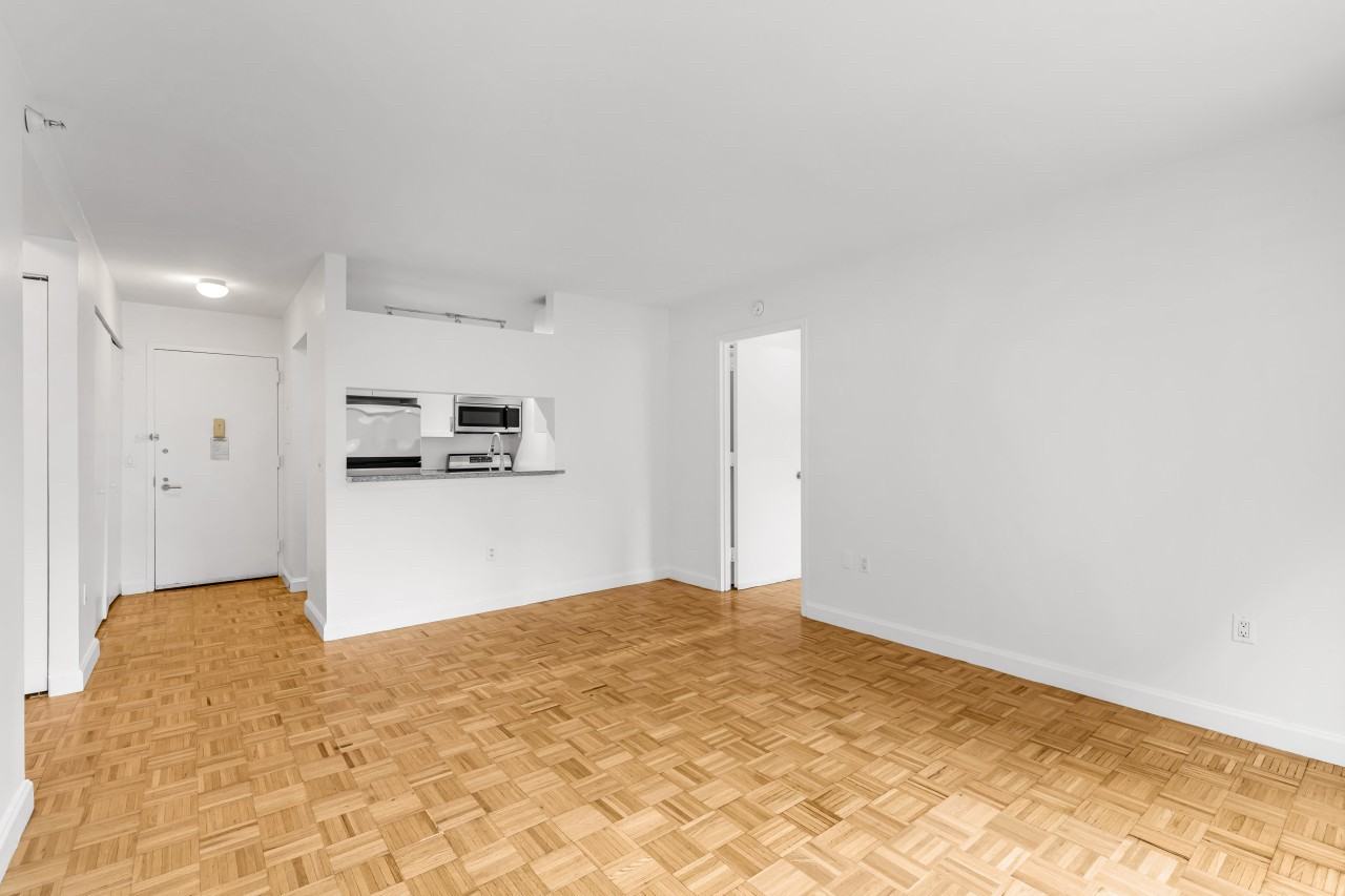 360 W 43rd St - Photo 3 of 13