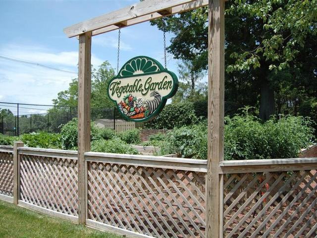 420 Redding Rd - Photo 4 of 15