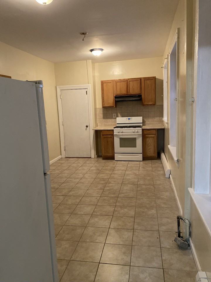 488 William St #488-2 - Photo 7 of 8