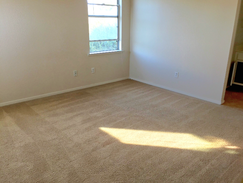 1073 Barnes Cir - Photo 4 of 7