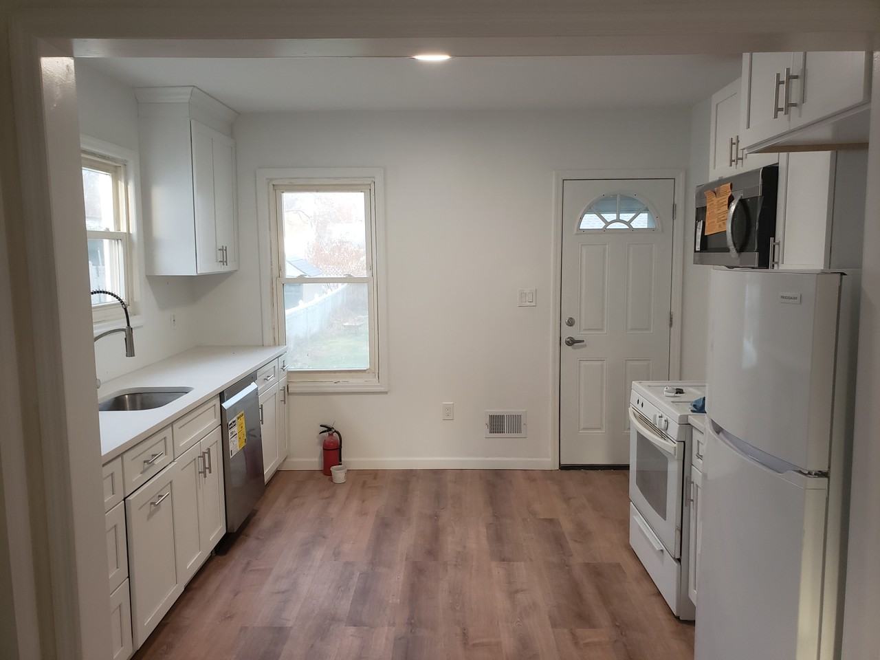 435 Hunter Ave #1 - Photo 3 of 9