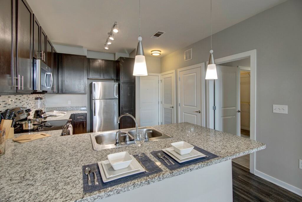 Note 16 Apartments - Photo 3 of 34