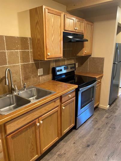 Gone Fish Inn 1315 W Geyser - Photo 2 of 8