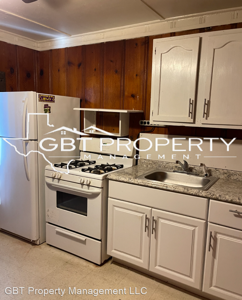 314 Railroad St. - Photo 2 of 5