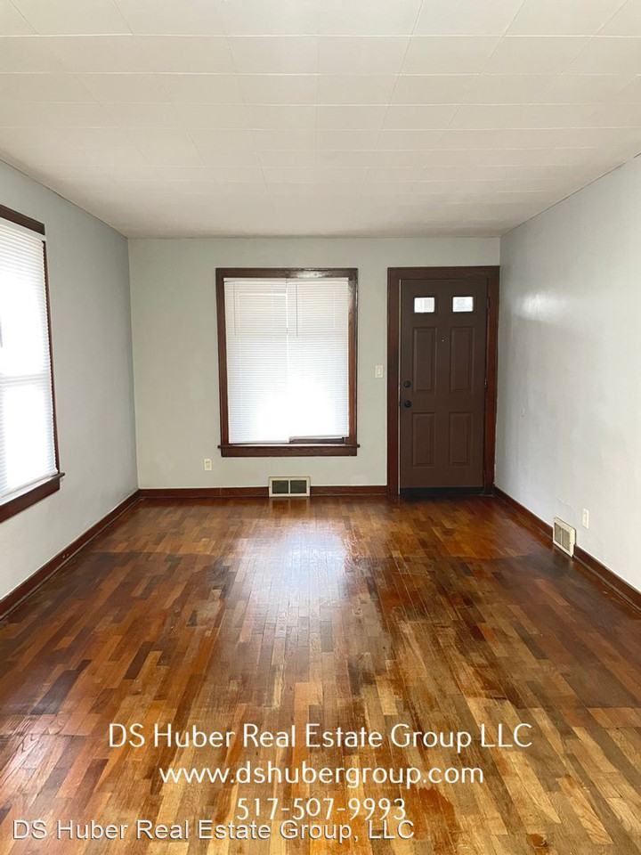 1430 Roseneath Ave - Photo 3 of 15