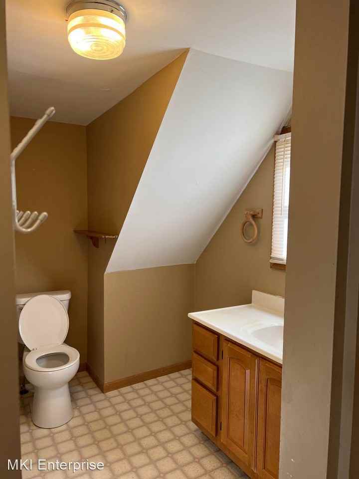 322 322 Wilson Ave SE B 1 - Photo 2 of 8