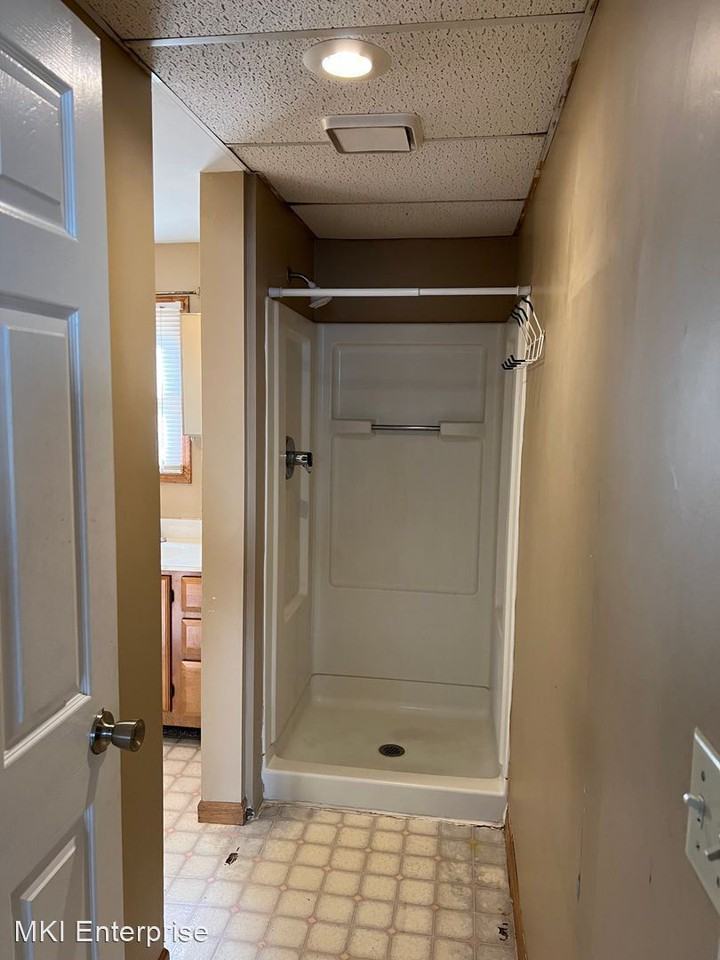 322 322 Wilson Ave SE B 1 - Photo 3 of 8