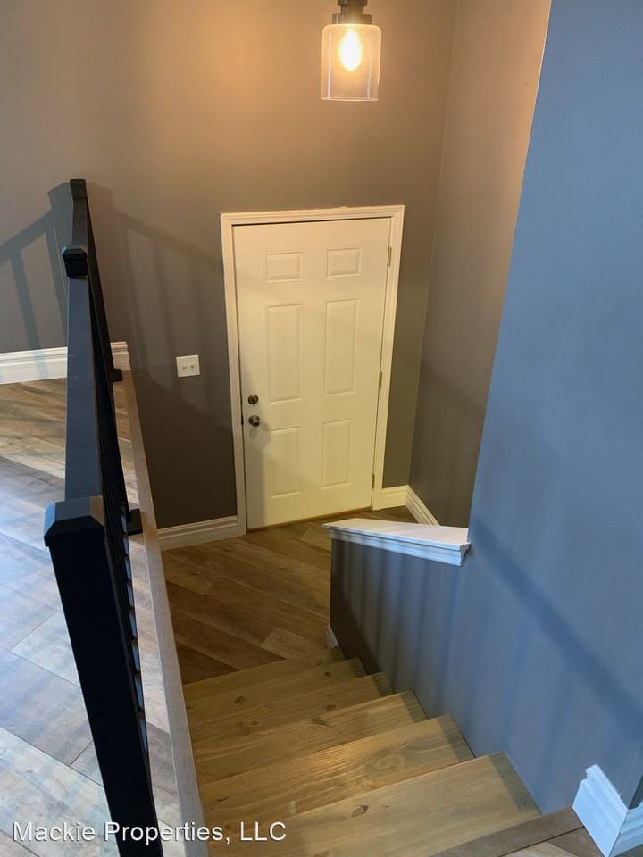 635 N Robin Dr - Photo 3 of 37