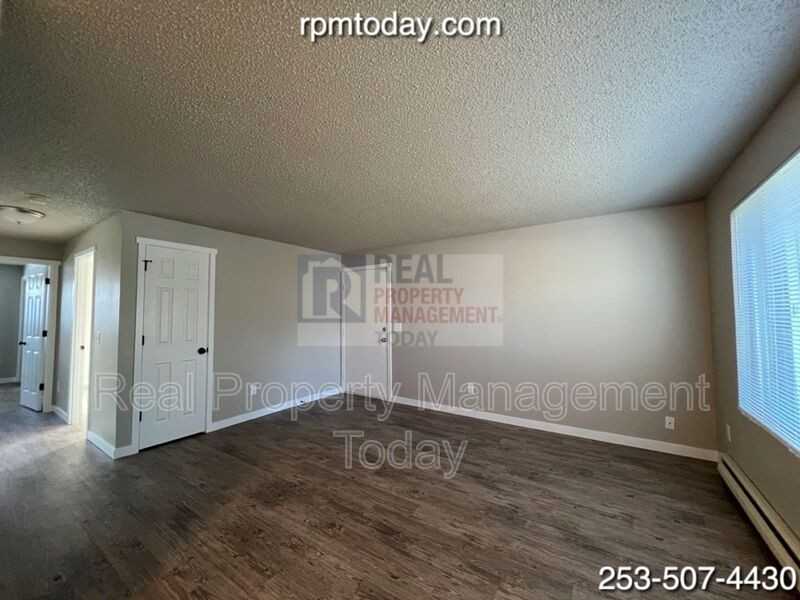 1410 Josephine Ct Se - Photo 3 of 15