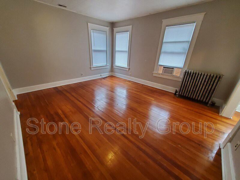 704 1/2 S Center St - Photo 3 of 9